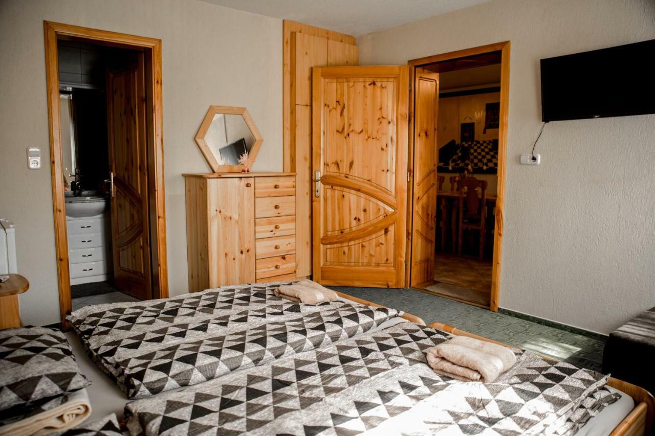 Berger Pince-Vendeghaz, Hajosi Pincek Hotel Екстериор снимка