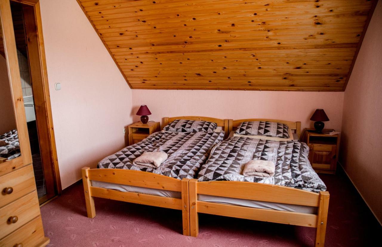 Berger Pince-Vendeghaz, Hajosi Pincek Hotel Екстериор снимка