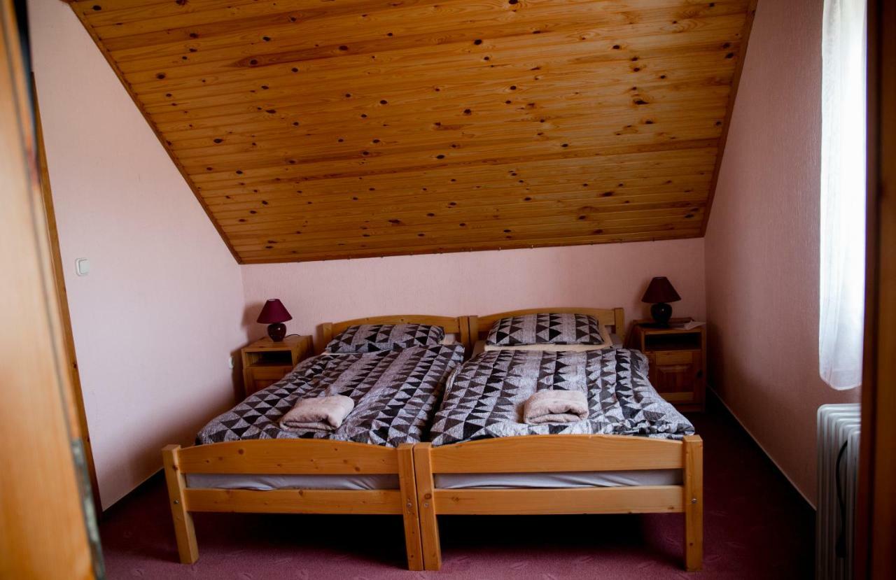 Berger Pince-Vendeghaz, Hajosi Pincek Hotel Екстериор снимка
